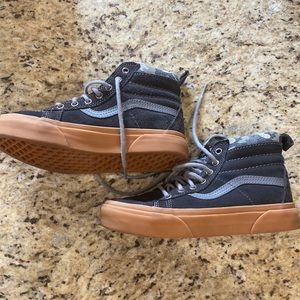 VANS KIDS SIZE 2 GRAY WITH CAMO LINING